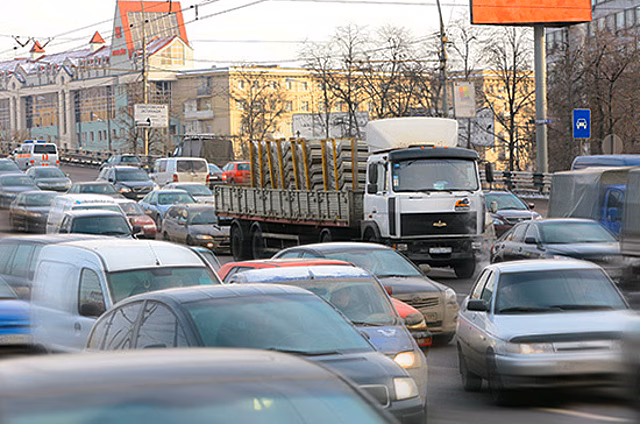 За перегруз автомобилей песком и щебнем предложили не штрафовать