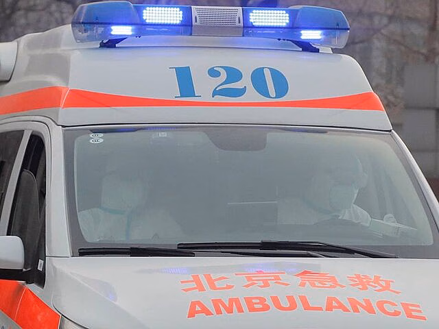 Около 20 человек получили ранения после въезда автомобиля в толпу в Китае