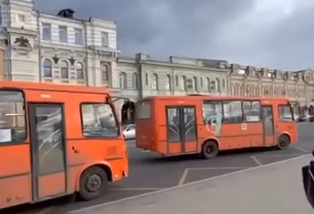 Водителей автобусов №87 отстранили от работы из-за конфликта на остановке