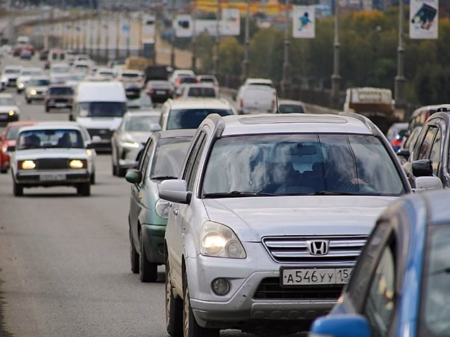 Автоэксперт Франк объяснил новосибирцам, стоит ли срочно менять колёса из-за раннего снега