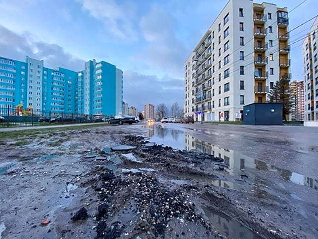 Обещали открыть в июле: Автомобильную улицу отремонтировали на 45%