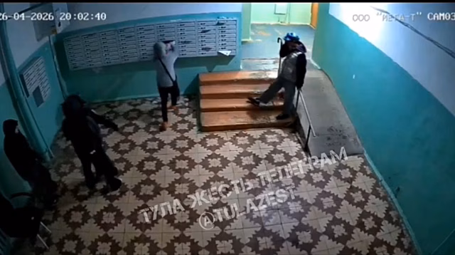 В Туле подростки сломали почтовые ящики и сорвали гирлянду