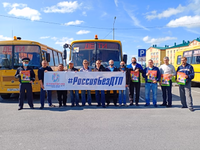 Тюменские автоинспекторы провели проверку готовности школьных автобусов к перевозкам юных пассажиров в новом учебном году