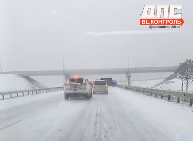 Снегопад и гололёд стали причиной множества ДТП в Благовещенске