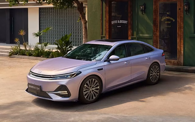 Проехал 2700 км и ни разу не заправился: новый гибрид Geely поставил рекорд