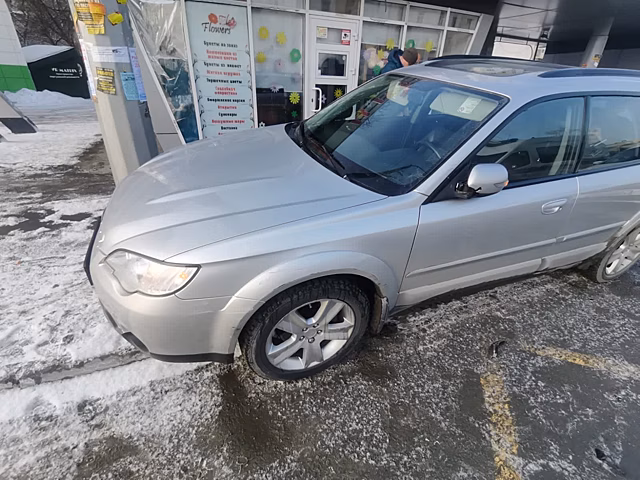В Челябинске водитель иномарки сбил двух пешеходов на остановке