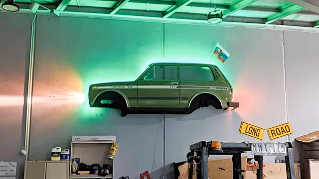 В Австралии старую убитую Lada Niva превратили в крутой арт-объект