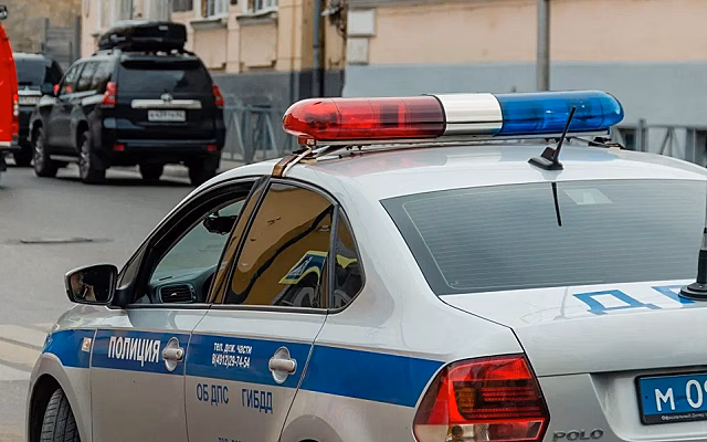 В результате наезда на автобусную остановку в Челябинске погиб человек