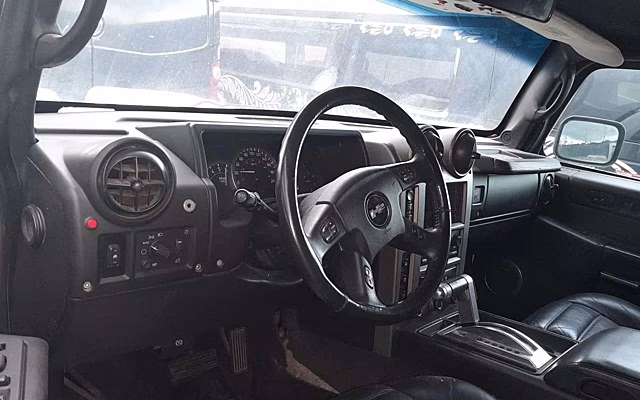 На продажу выставили безумный 12-метровый Hummer