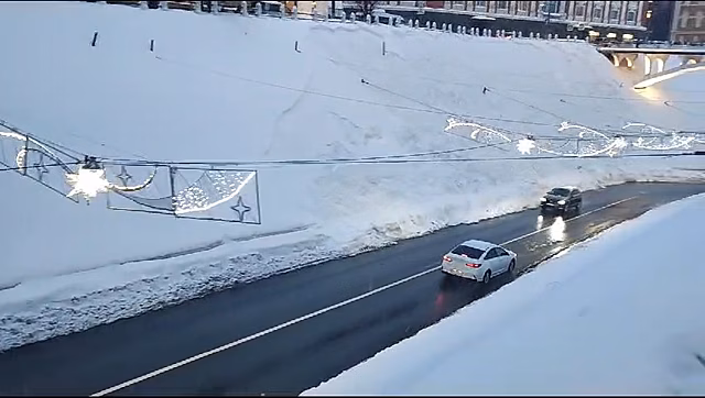 Движение по Зеленскому съезду восстановлено после схода снежной лавины