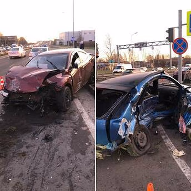 В полиции показали фото с места аварии на пересечении и Ялтинской и Восточной эстакады, где разбились 2 машины