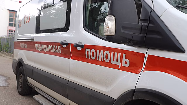 Два врача пострадали в ДТП скорой помощи с двумя машинами в Москве