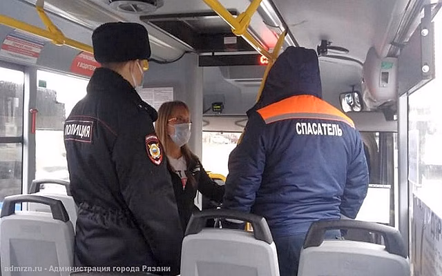 На нарушителей масочного режима в Рязани составляют протоколы