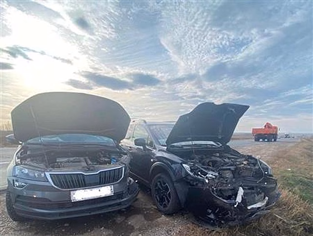 Под Самарой столкнулись Subaru и Skoda