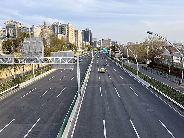 В крупнейшем мегаполисе Китая авторынок упал до нуля