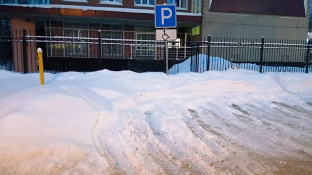 Мэрию Барнаула упрекнули за плохую уборку снега