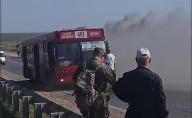 Под Саратовым на трассе загорелся рейсовый автобус