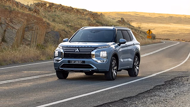Обновленный Mitsubishi Outlander PHEV поступил к дилерам в Австралии