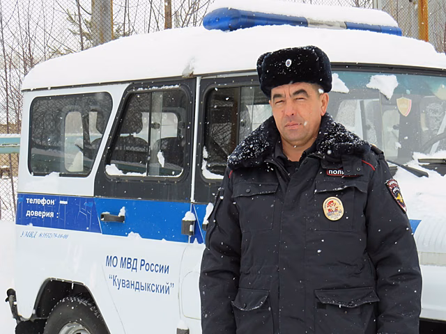 Герой из Оренбуржья: участковый полиции спас 14 человек из «снежного плена»