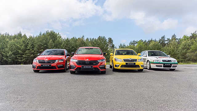 Все спортивные модели Skoda RS с разными агрегатами соревнуются в эпической гонке