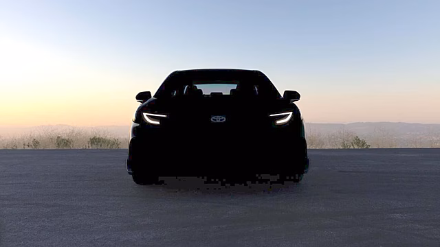 Компания Toyota анонсировала темную новинку Toyota Camry
