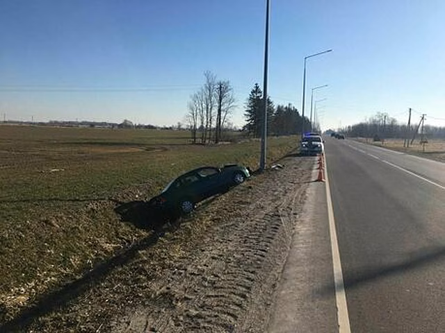 Потерял сознание, врезался в столб и съехал в кювет: в Гурьевском районе произошло ДТП