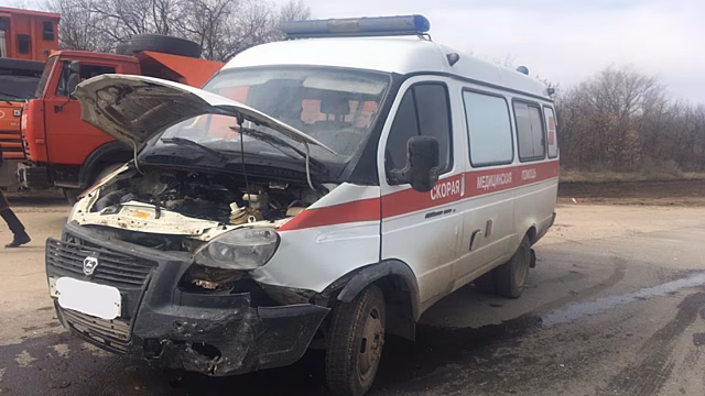 Пострадавшие от помощи отказались: на трассе под Ноябрьском столкнулись две легковушки. ВИДЕО