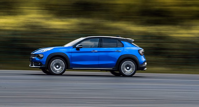 В Китае легализован «заряженный» хэтчбек Lynk &amp; Co 02