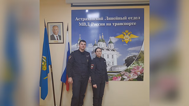 В Астрахани транспортные полицейские спасли мужчину, едва не задохнувшегося газом в автомобиле