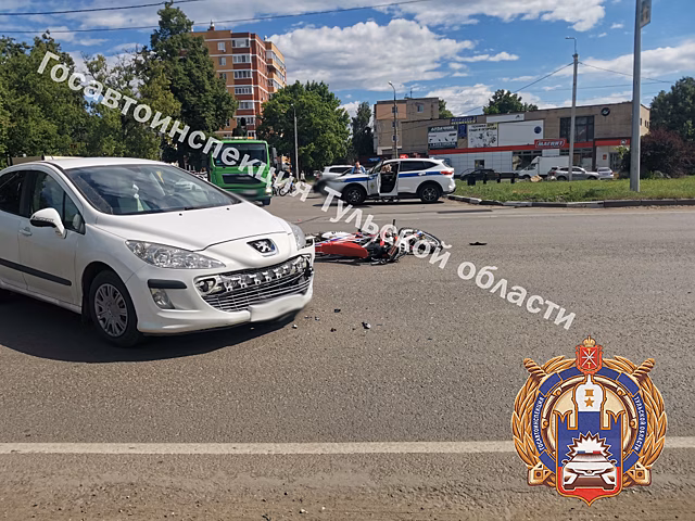 Мотоциклист столкнулся с Peugeot в Новомосковске