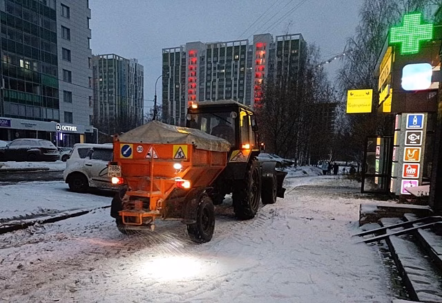 В Ижевске более 40 единиц техники вывели на уборку снега