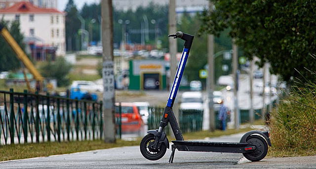 В Екатеринбурге суд взыскал полмиллиона с самокатчика за сбитого ребенка