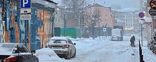 Из-за снегопада на дорогах Тулы образовались сильные заторы