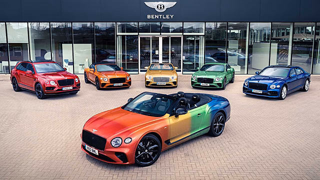 Кабриолет Bentley Continental GT V8 получил радужную ливрею