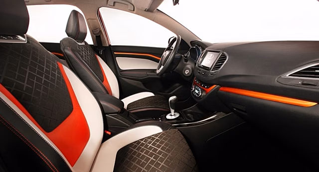 Независимый дизайнер представил концепт двухэтажной Lada Vesta CW Cross