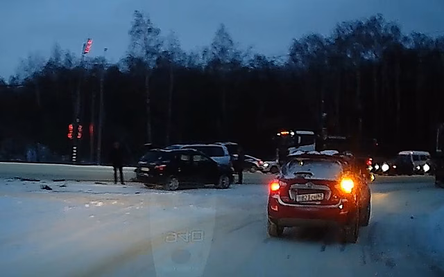 Водитель пострадал в ДТП на заснеженной дороге в Рязани