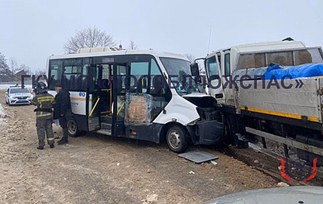 В Подмосковье семь человек получили травмы после ДТП с маршруткой