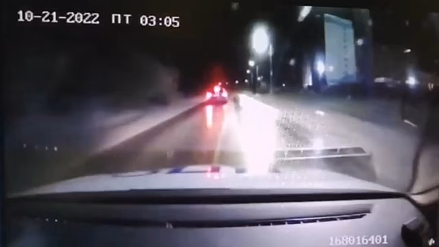 Наряд ДПС открыл огонь по колесам, когда пьяный житель Вологды на BMW попытался скрыться