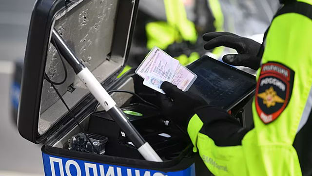 Дептранс: Три человека пострадали в ДТП на улице Остоженка