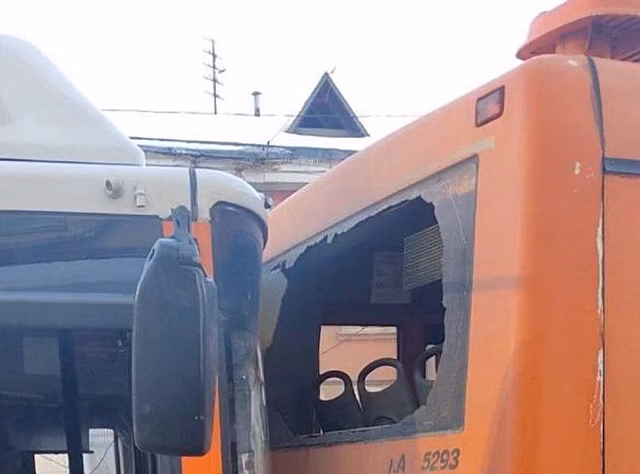 Два автобуса столкнулись на остановке общественного транспорта в Нижнем Новгороде