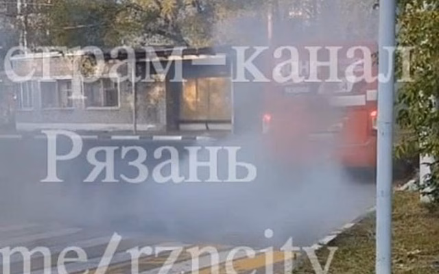 На окраине Рязани задымилась маршрутка