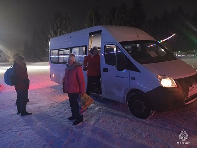 Микроавтобус с туристами из Новосибирска сломался на трассе в Алтайском крае