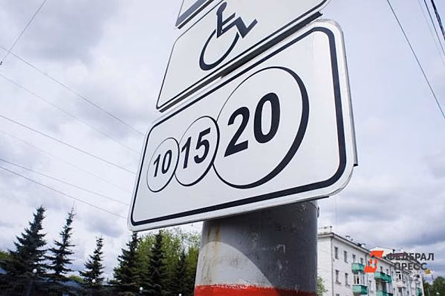 Стой и плати. Центр Тюмени превращают в большую платную парковку
