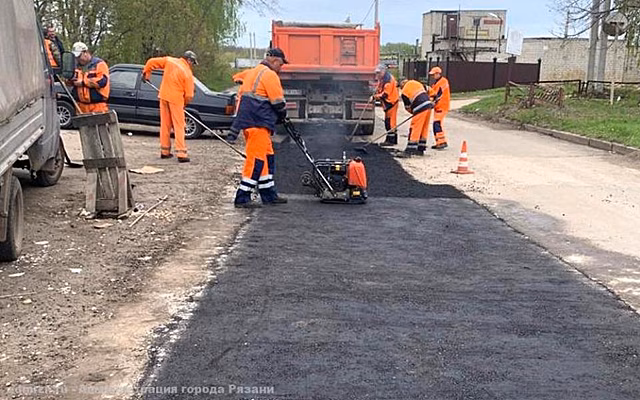 В Рязани отремонтировали 350 квадратных метров дорог за день