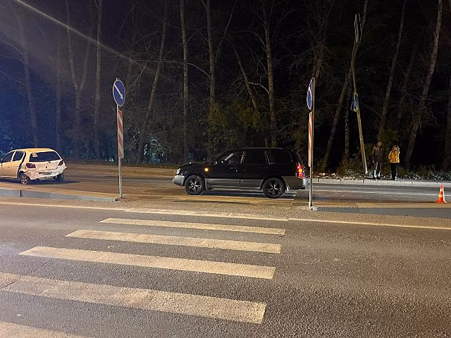 Водитель Subaru врезался в машину с ребенком на переходе в Новосибирске