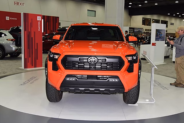 В РФ начались продажи самых больших пикапов Toyota