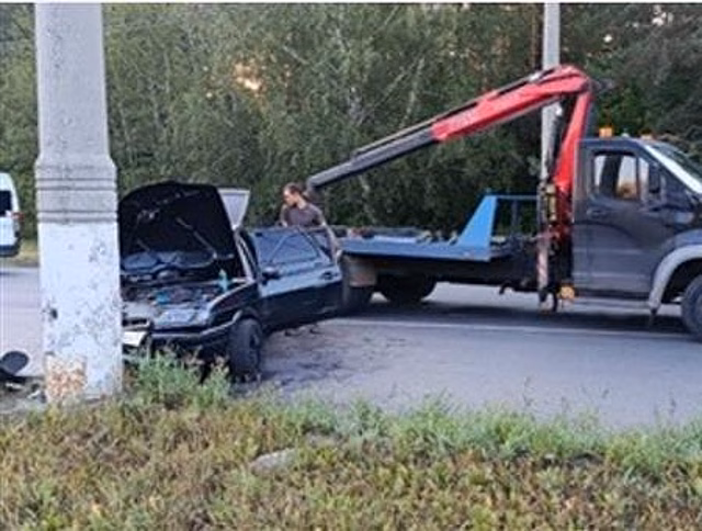 В Тольятти пьяная женщина за рулем врезалась в бетонный столб, а после сама обратилась в больницу