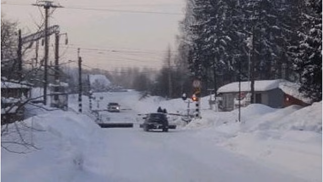 В Радужном временно ограничат движение через железнодорожный переезд