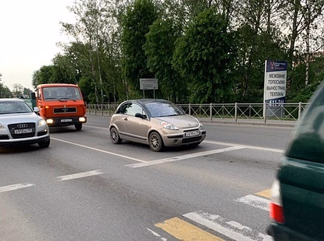 На ул. Невского образовалась пробка из-за сломавшегося Citroen
