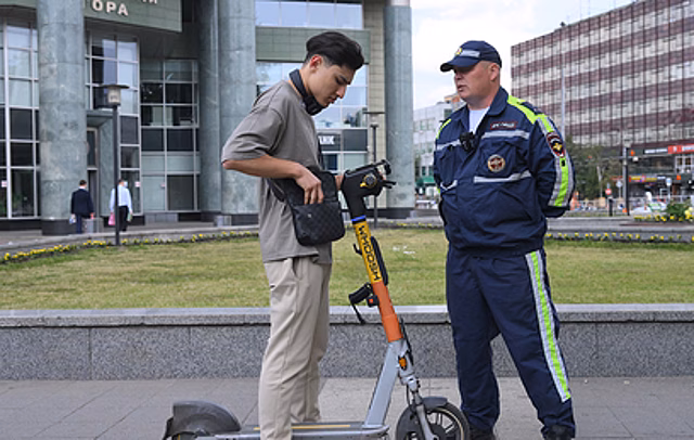 В Москве прошел рейд по проверке водителей электросамокатов и велосипедов
